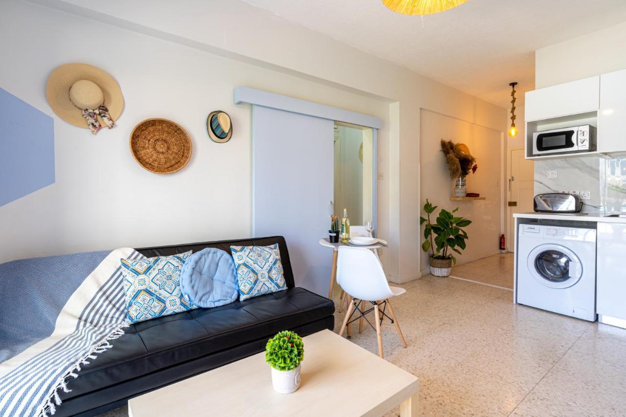 Sea Breeze 1-Br Apt In Pyla Bagian luar foto